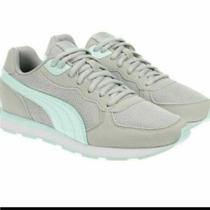 Puma tennis shoes